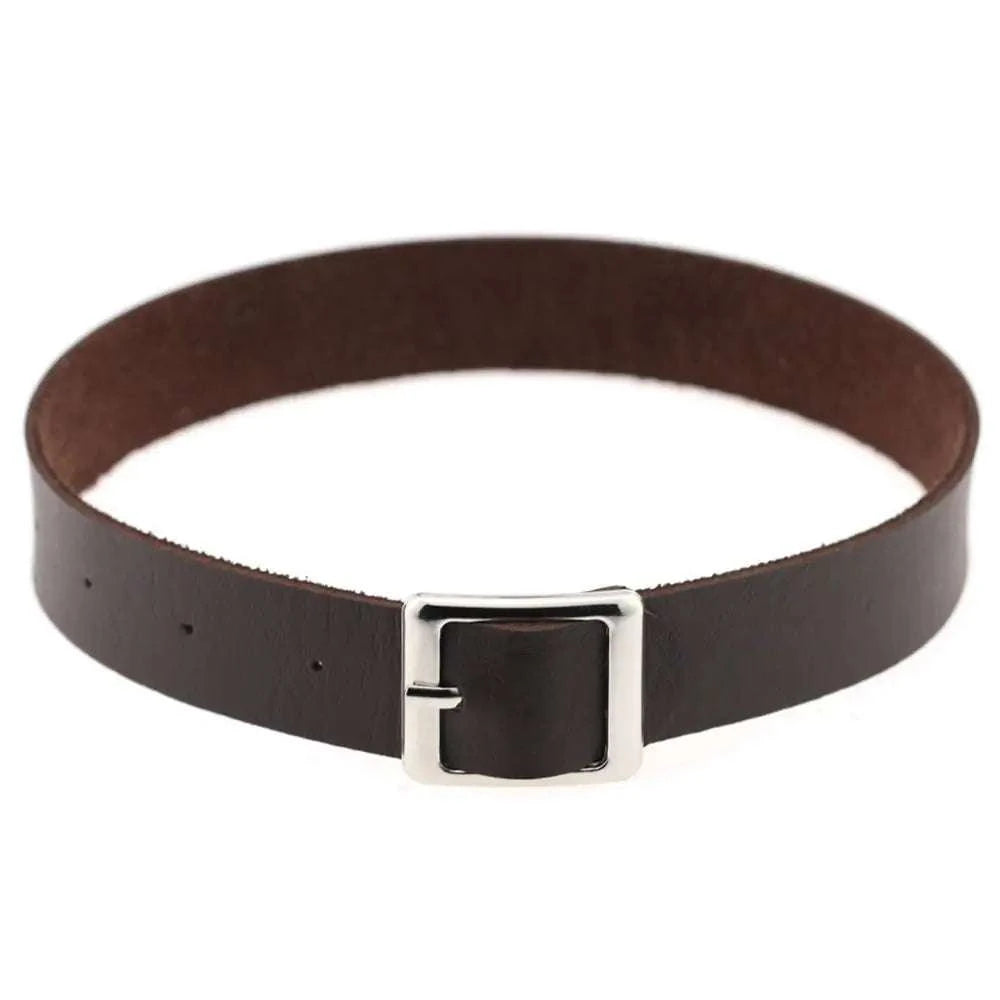 Belt Collar Choker Necklace in supple leather with a heart pendant.