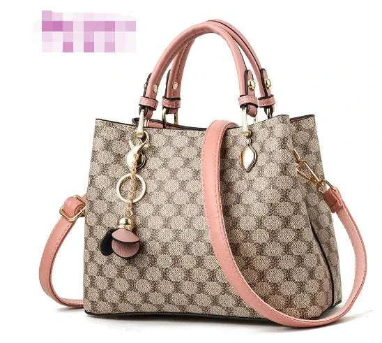 Elegant tote bag with pink straps and patterned design, highlighting luxury and craftsmanship.