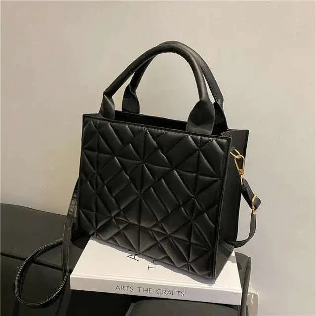 Chic black fashion shoulder bag with diamond lattice design.